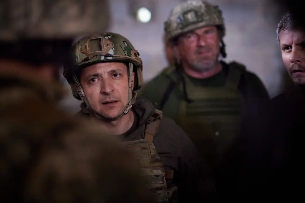 zelenskyy-helmet-1155.jpg