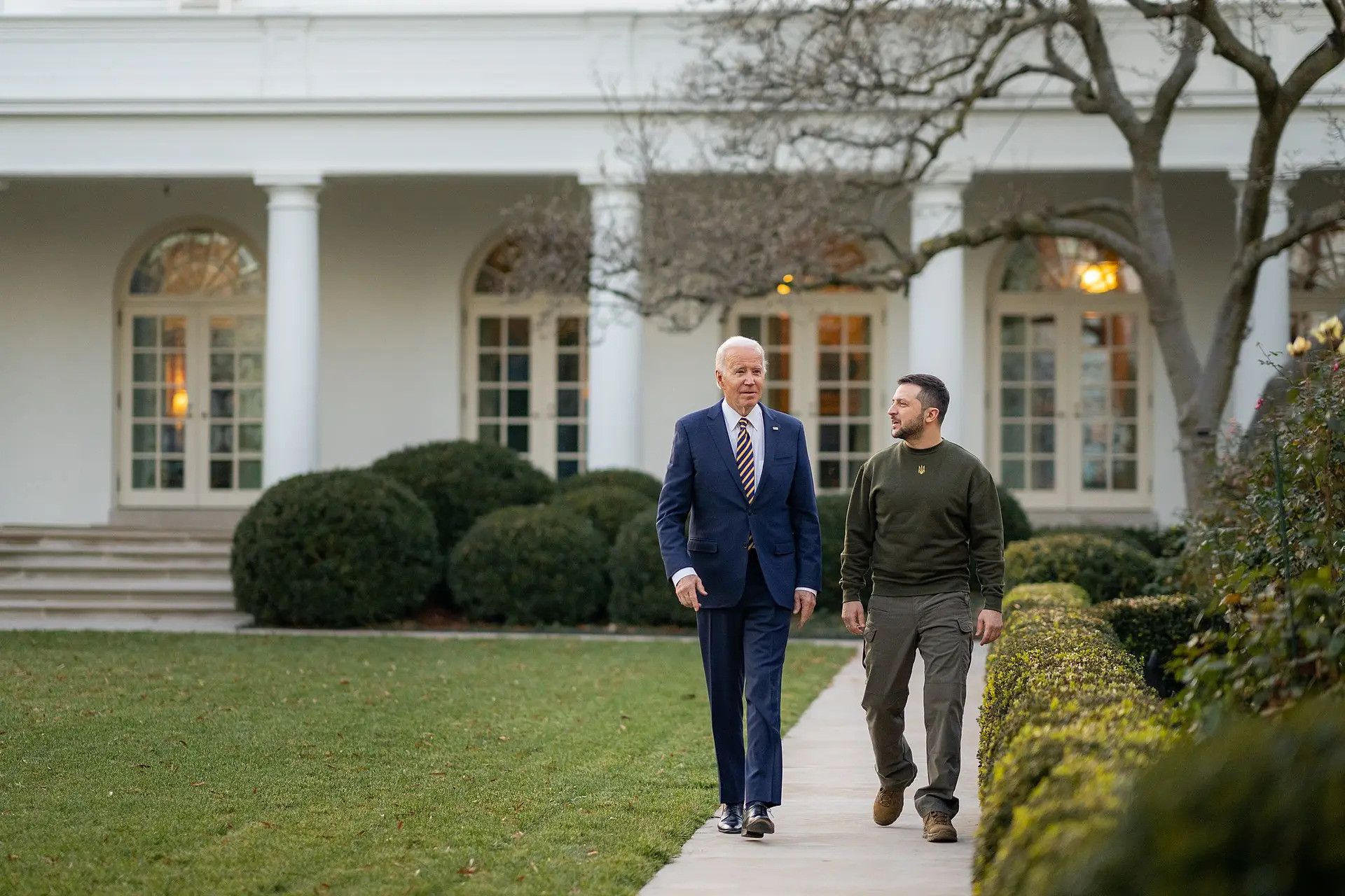 zelenskyy-lowa-white-house-rose-garden-1156.jpg
